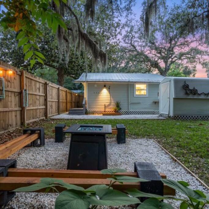 Quiet Get Away In A Vibrant Hébergement de vacances