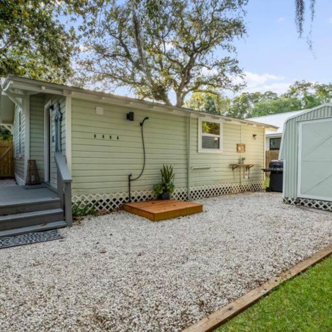 Quiet Get Away In A Vibrant Ferienhaus St. Augustine